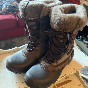 Columbia Brown Fur-Lined Waterproof Lightweight Winter Boots
